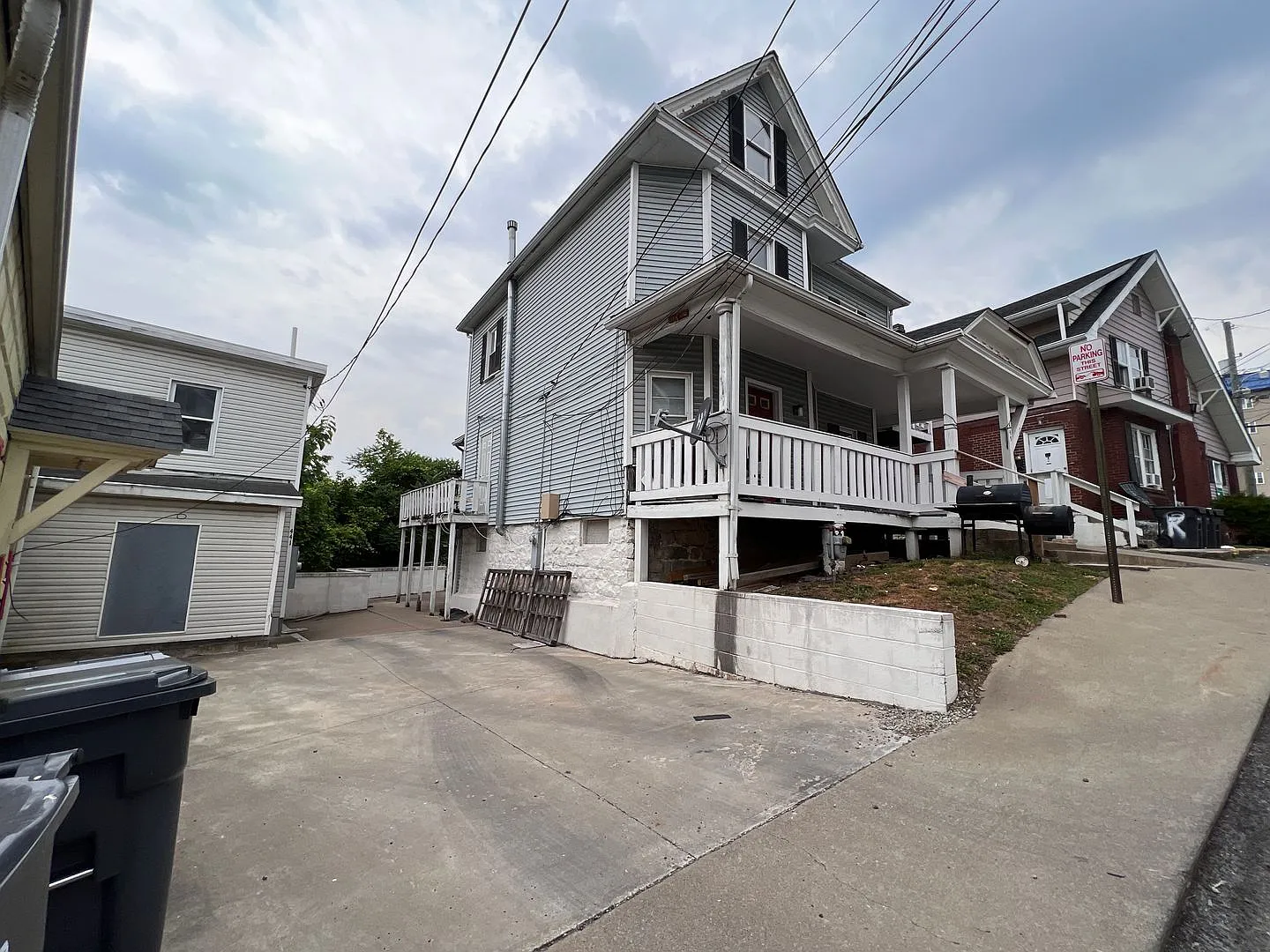 445 Baird Street — Photo 3