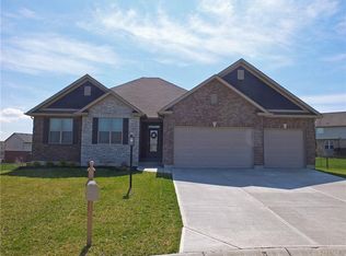 362 Crown Point Dr, Centerville, OH 45458