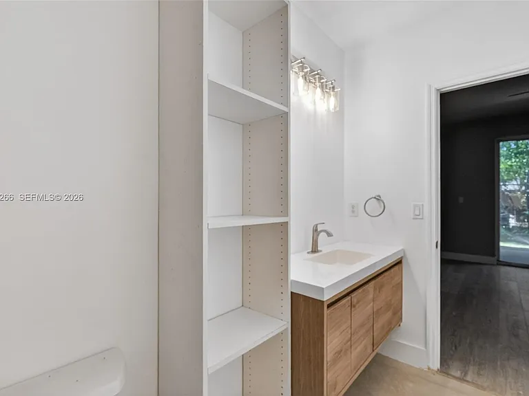 652 NE 63rd St #103 — Photo 18