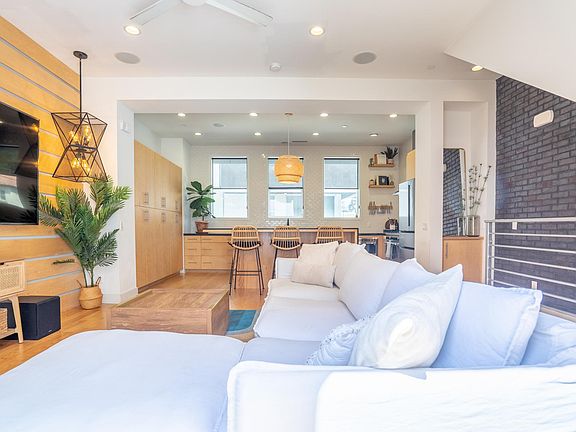 5th image of 2022 Fox Ln #2022