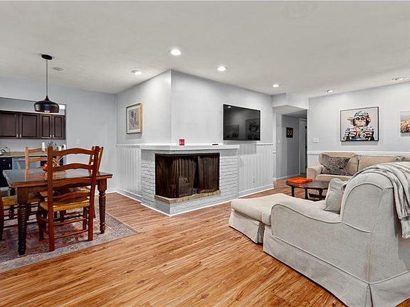 3rd image of 1492 Allen Dr