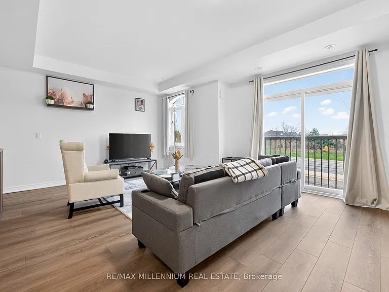 505 Dundas St E — Photo 12
