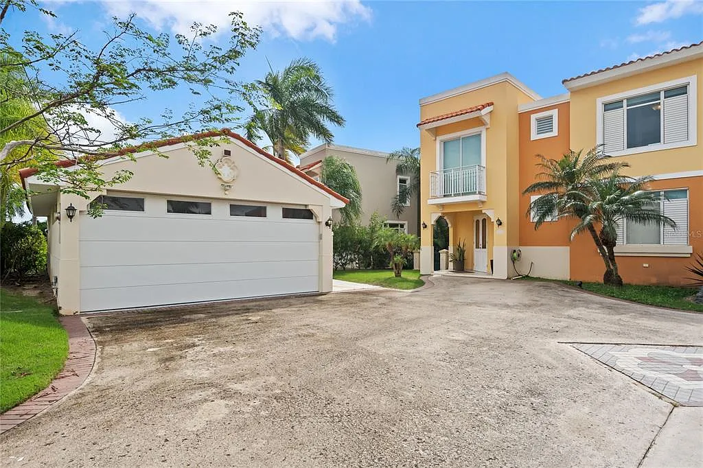 4 bed, 3.0 bath, 2400 sqft, $5,500 — Photo 1