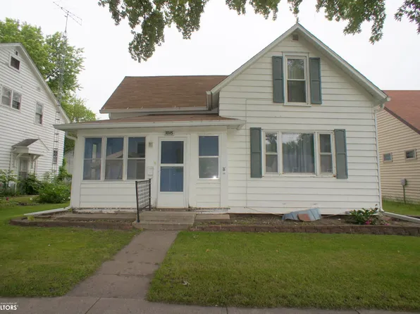 1015 1st St, Webster City, IA 50595