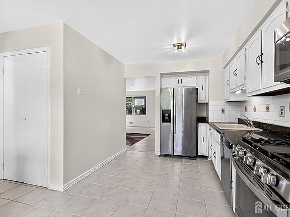 4th image of 71 Highview Dr