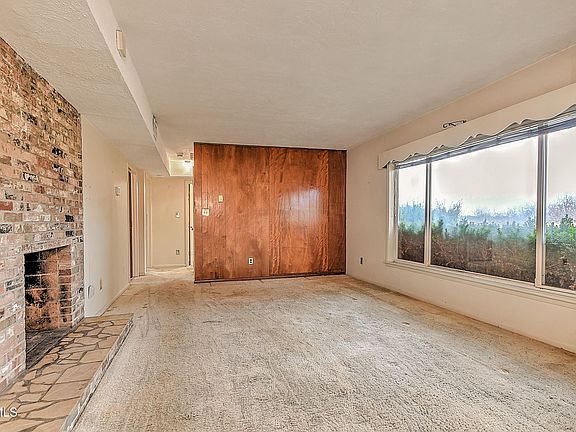 5th image of 210 Farmstead Ln