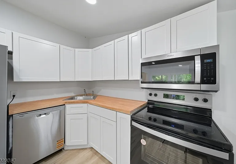 330 Springbrook Trl — Photo 10