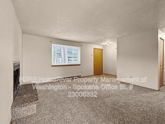 3rd image of 29 E Mayfair Ct APT 4