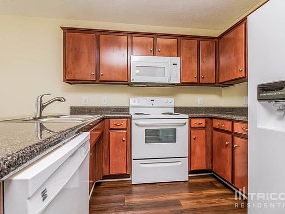 3rd image of 821 Starglen Ct