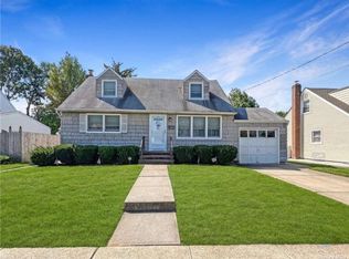 4 Jolan Ave, Hicksville, NY 11801