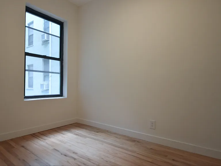 332 E 4th St #31 — Photo 6