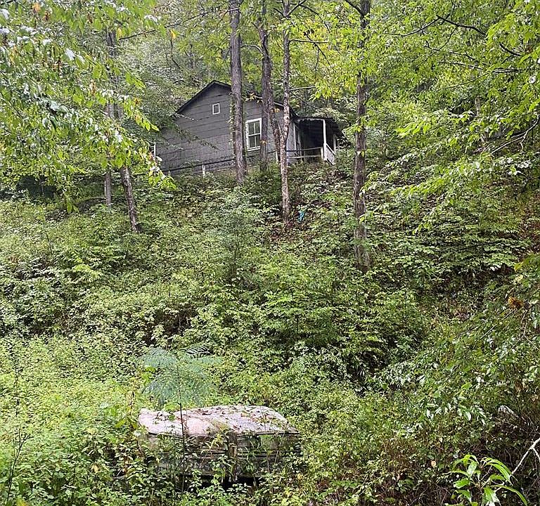 2nd image of 616 Honeysuckle Rd