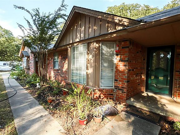 3rd image of 507 Whispering Oaks Rd