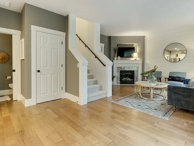1645 NW 9th Ave — Photo 3