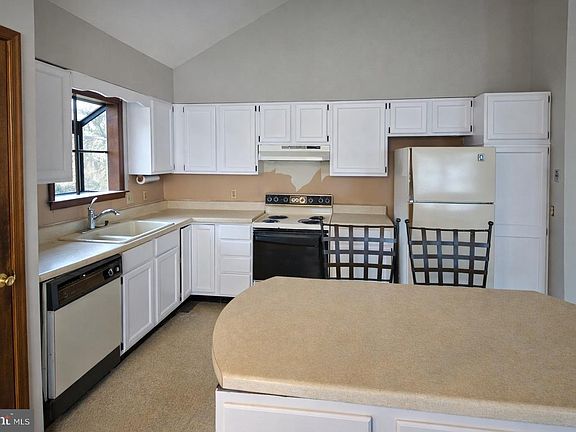 4th image of 110 Sandyhook Rd