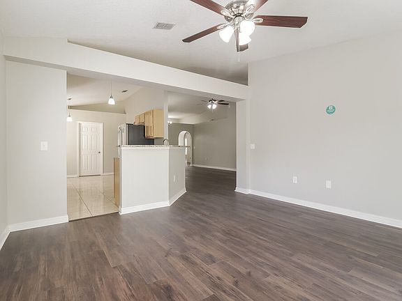 4th image of 308 McKay Blvd