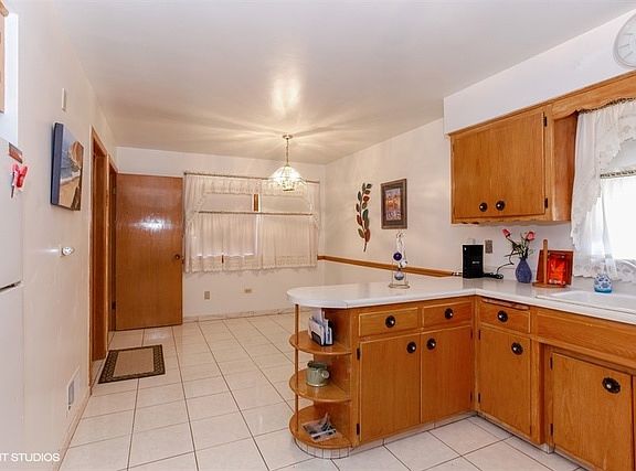 4th image of 8721 S Tulley Ave