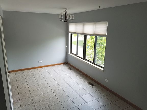 5th image of 498 Canterbury Trl