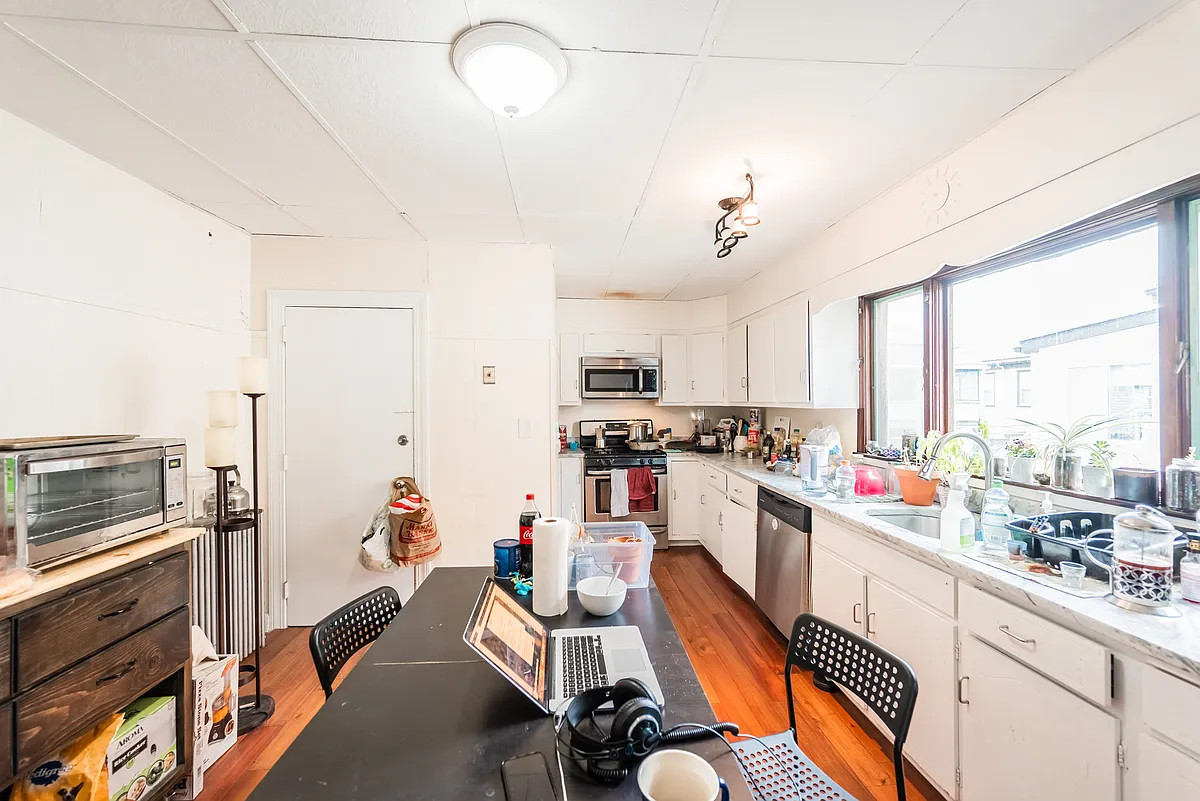 Building Photo - 23 Wisconsin Ave #2L