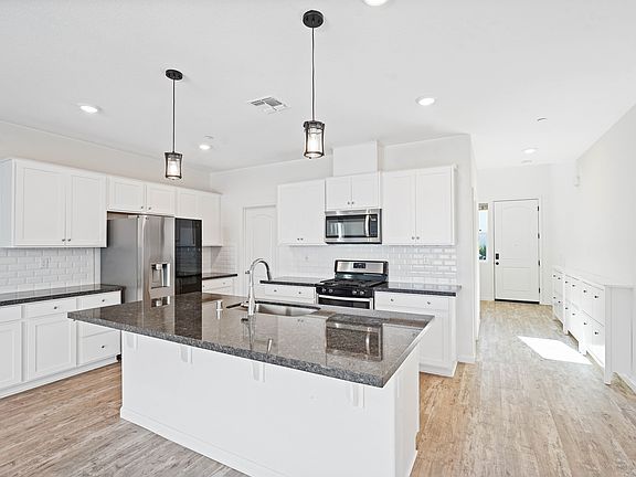 5th image of 467 Yarrow Dr