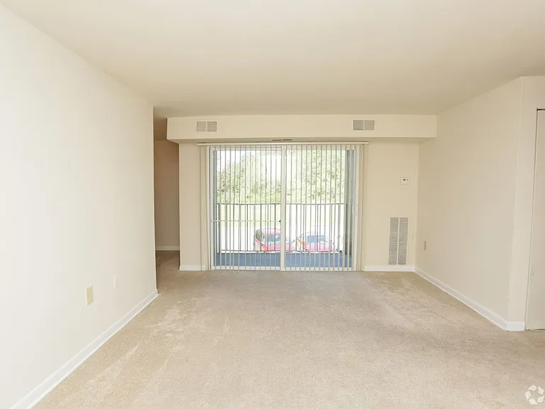 Mallard Courts Apartments — Photo 24