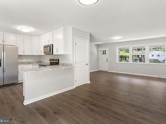 5th image of 3746 Patuxent Manor Rd