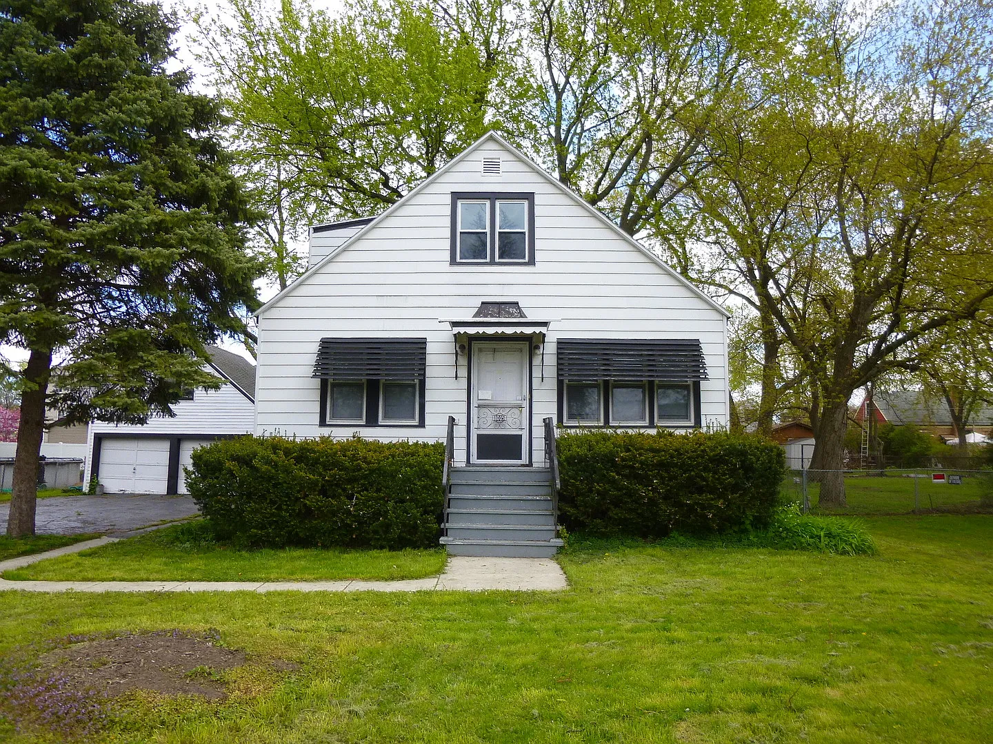 8005 Long Ave photo 1