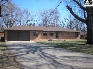3812 N Halstead St, Hutchinson, KS 67502