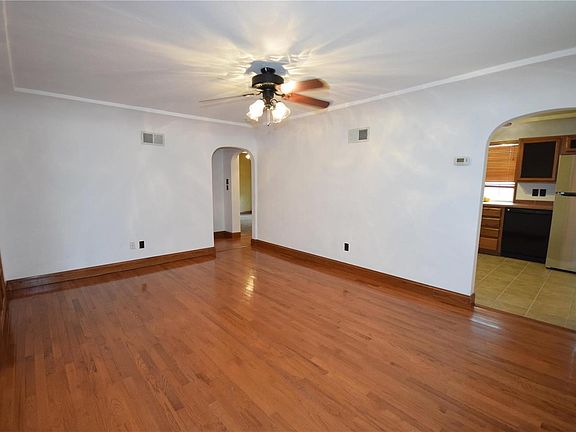 4th image of 4031 Garden Ln