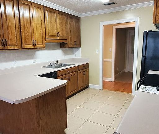 4th image of 2032 Oakdale Dr