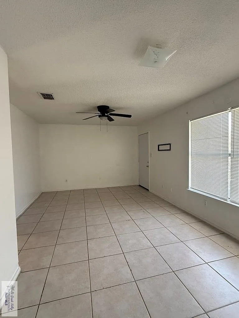 3 bed, 1.0 bath, 961 sqft, $1,200 — Photo 4