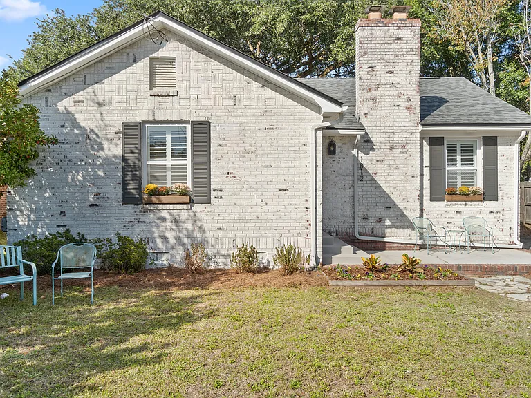 1812 E Avery St — Photo 1