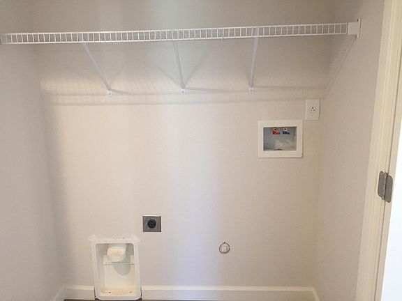 5th image of 303 Carrie Ln