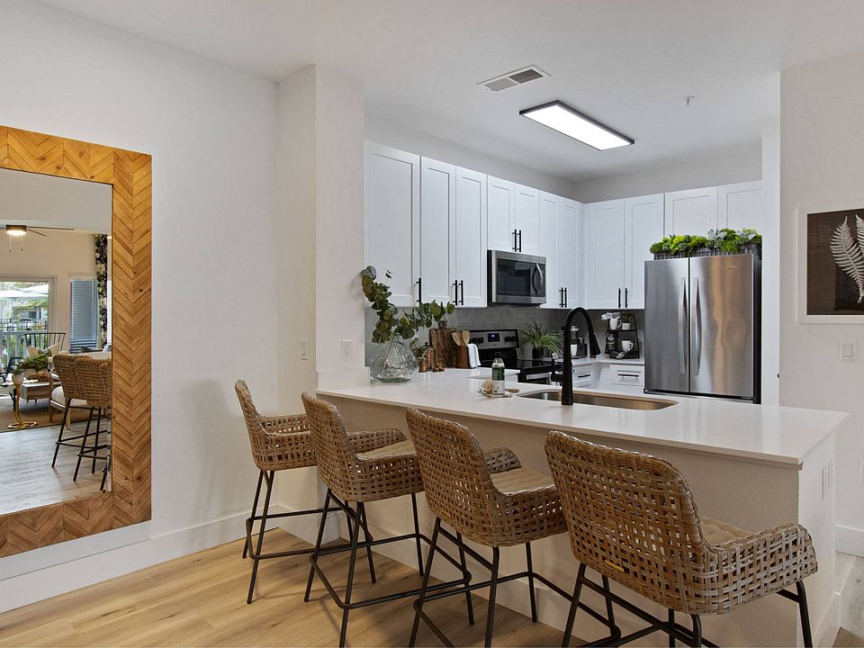 1000 West, Charleston, SC, Kitchen