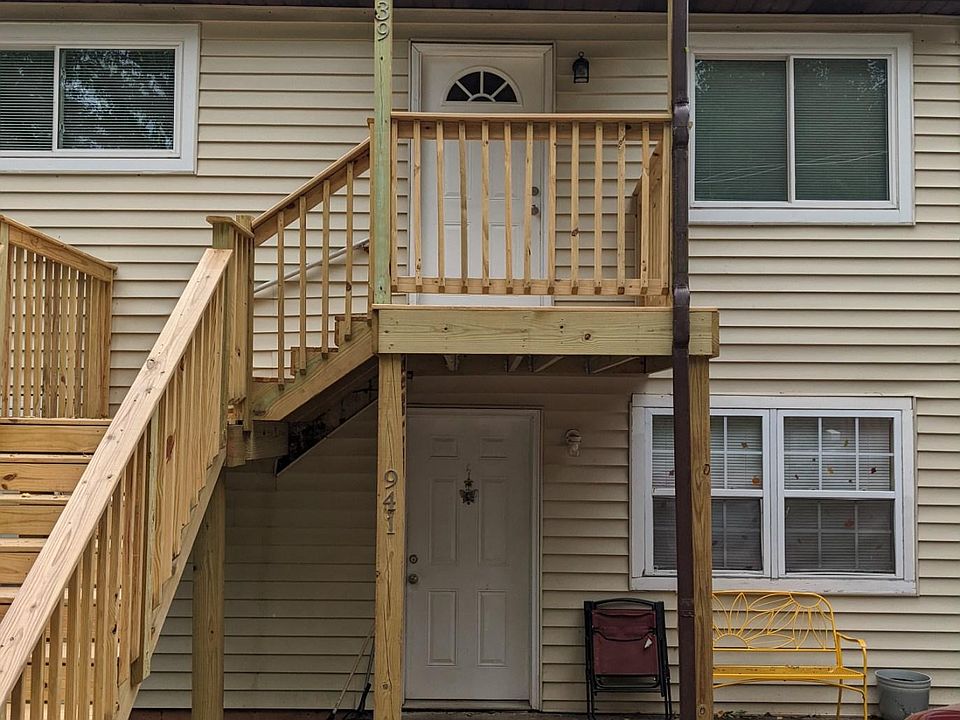 Outside of unit - 939 Cherokee is the upstairs unit