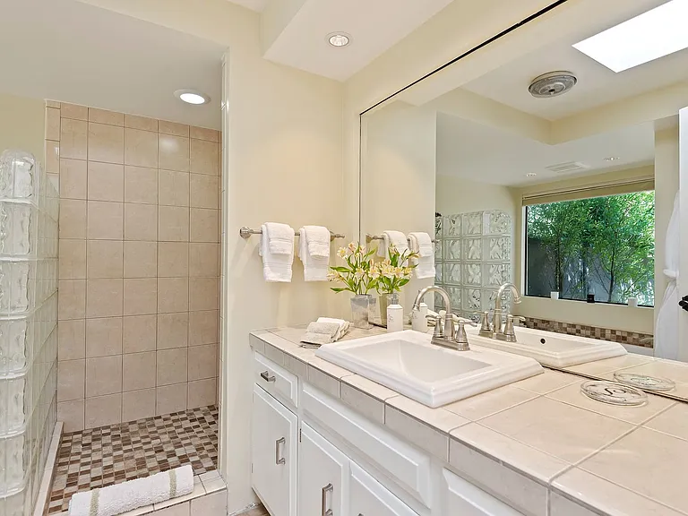 525 Las Palmas Dr — Photo 21