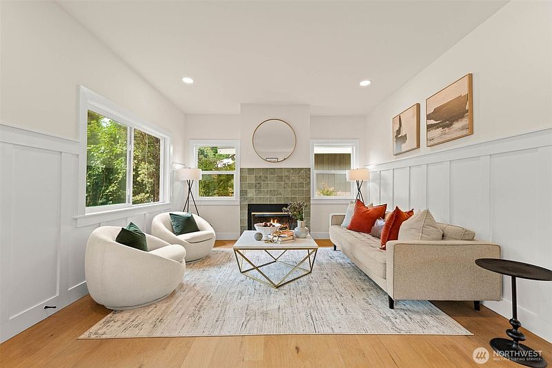 3rd image of 520 30th Avenue E