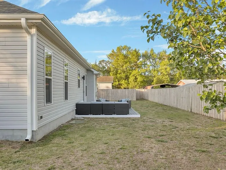 6712 Kenmore Dr — Photo 24