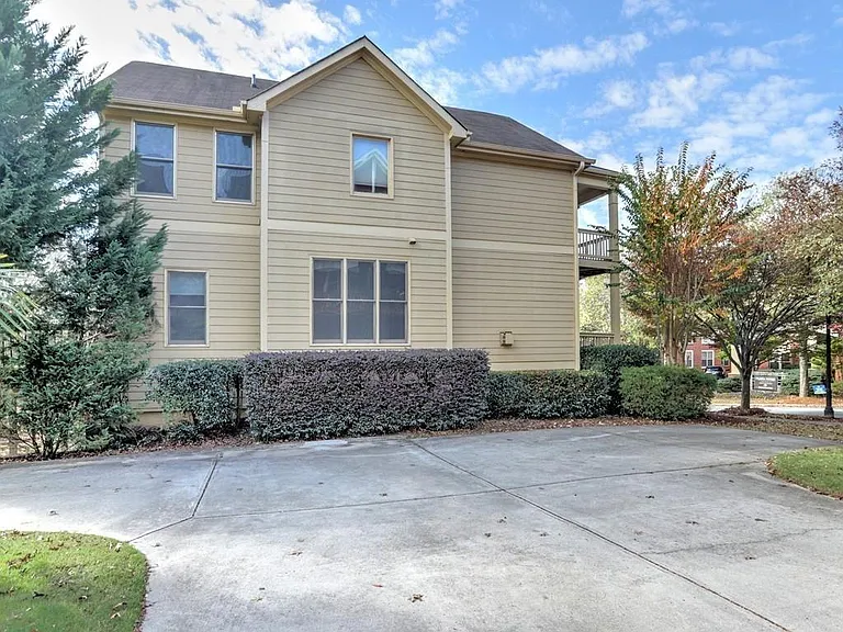 975 Odessa Dr NW — Photo 36