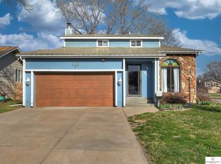 811 Vannornam Dr, Bellevue, NE 68005