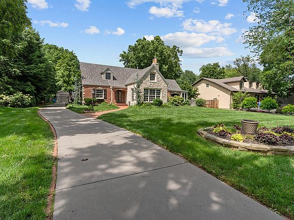 5th image of 1645 E Meadowmere Street