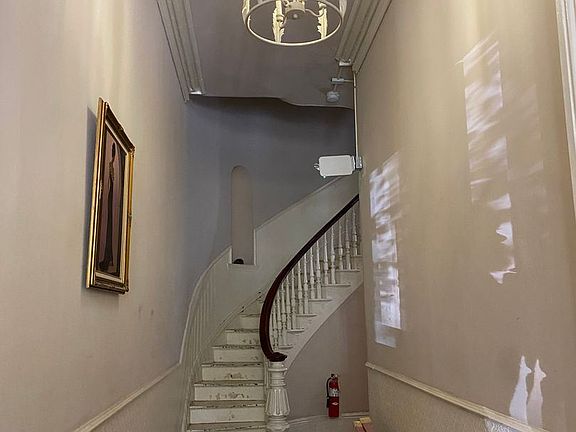 3rd image of 1322 Eutaw Pl #1R