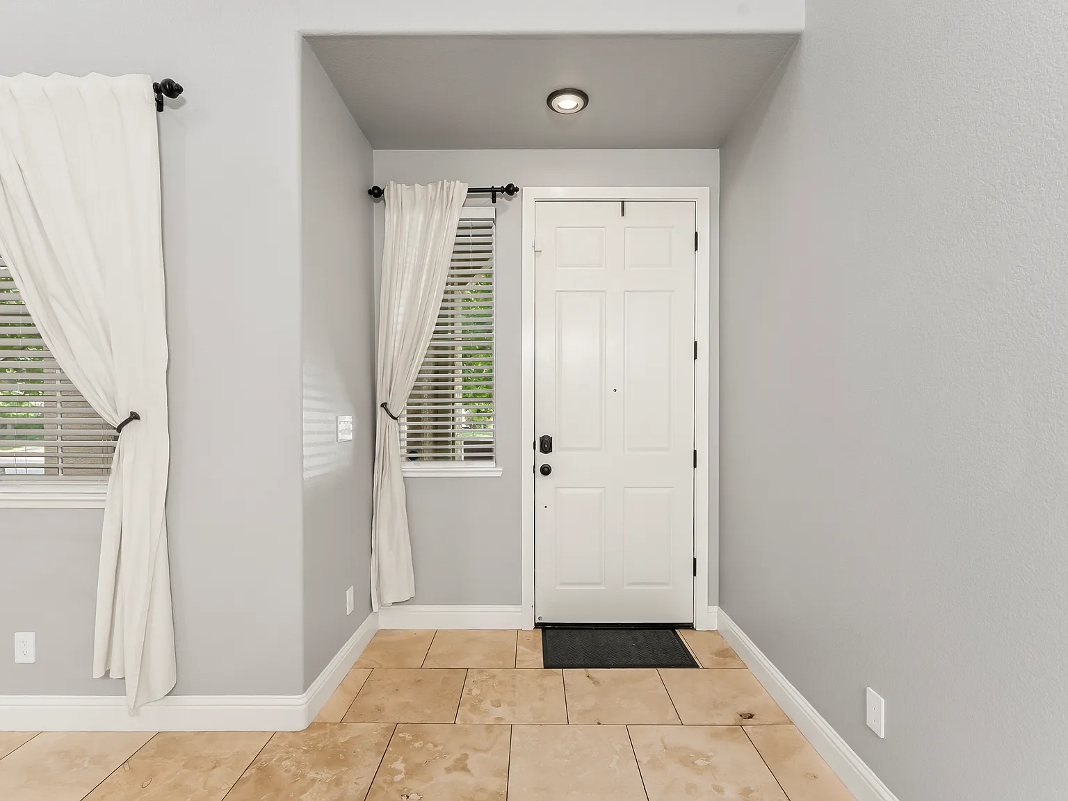 5 bed, 2788 sqft, $4,300 — Photo 3