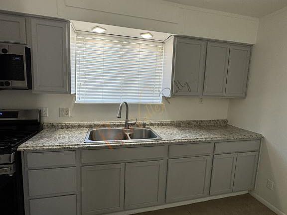 5th image of 3099 E Northfield Ave