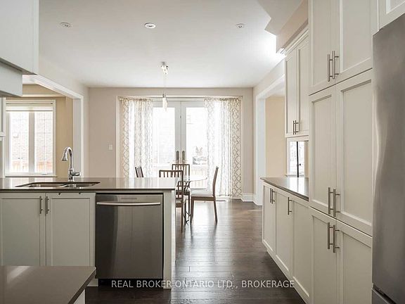 3rd image of 2163 Vineland Cres