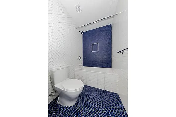 Rented by Warburg | media 7