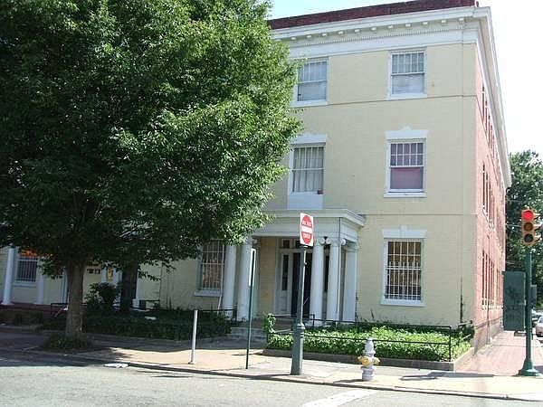 1st image of 421 W Grace St APT 302