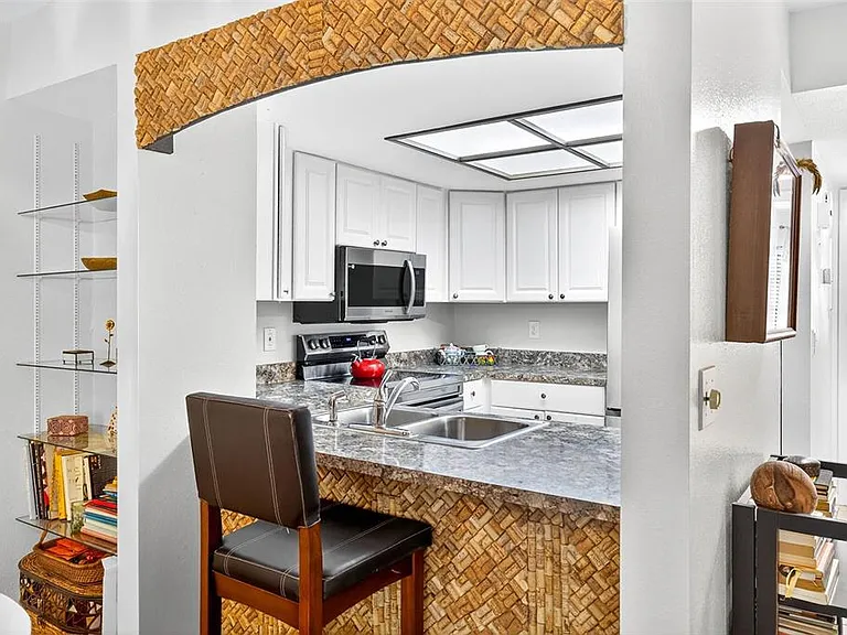 7809 Niagara Ave #2105 — Photo 16