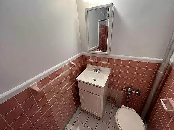 4th image of 200 W 113th St #S8