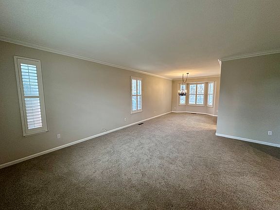 5th image of 325 Greystone Ct